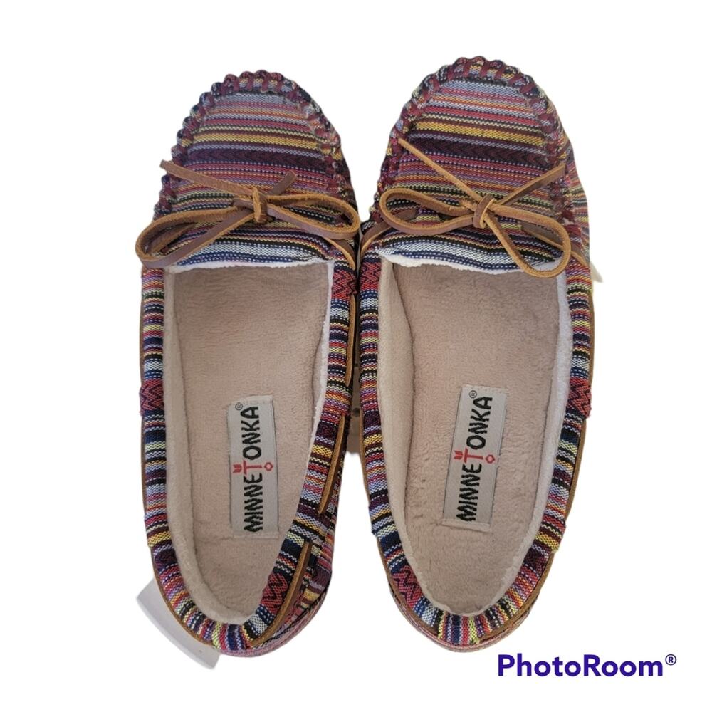 Minnetonka Striped Textile In or Outdoor Moccasin Size 6 EUC